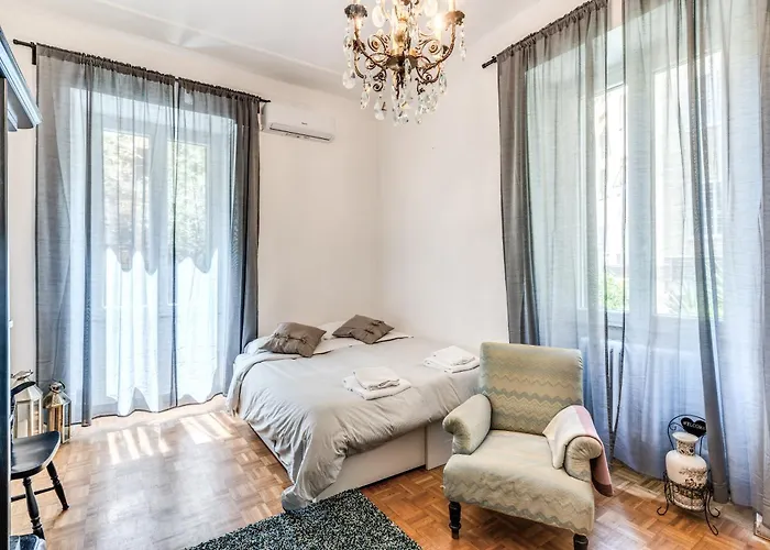 Residenza Nemorense Apartment